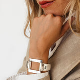 Foto de Detalle de Pulsera en baño de Plata con modelo de CXC